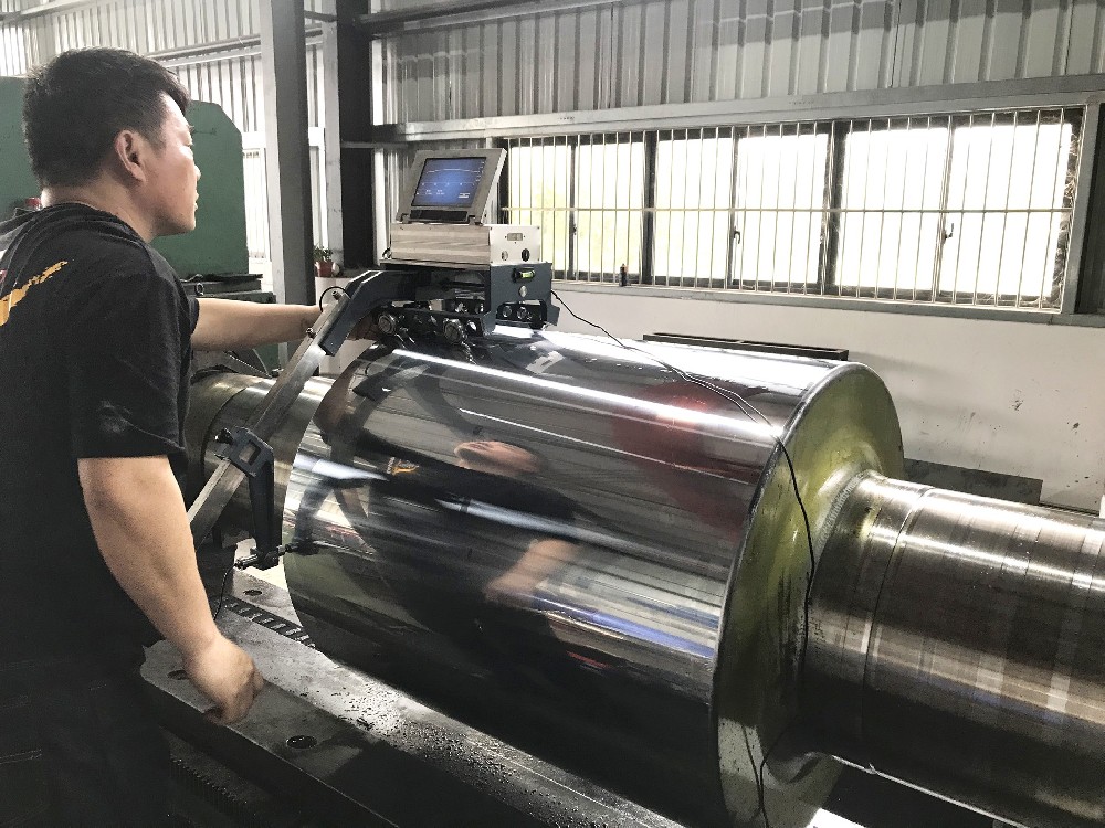What are the main applications of nickel-based self-fluxing alloy welding layers?